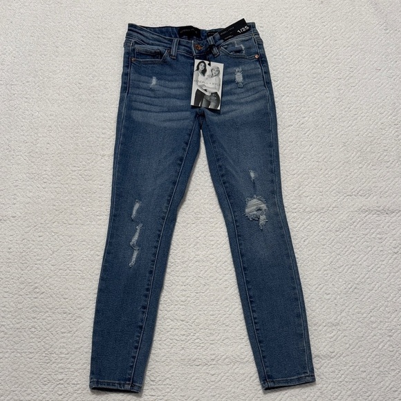 Kendall & Kylie Denim - NWT Kendall & Kylie Distressed Blue Skinny Jeans 1/25